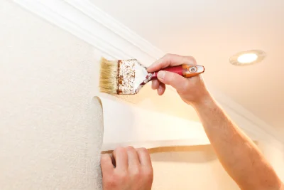 Pose de papier peint à Camoël — revêtements muraux et toiles de verre